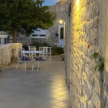 לינה וארוחת בוקר Les Des Lauriers Roses Privee Ile D Aix Geay (Charente-Maritime)